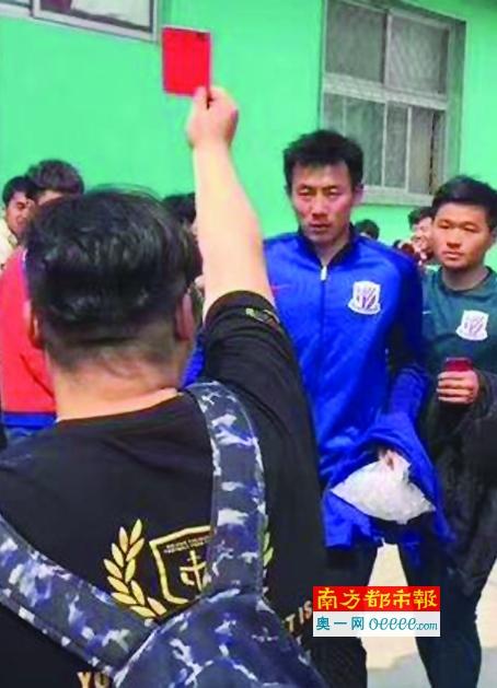马岚刚刚黯淡下去的眼神忽然又亮了起来，忙问：好女婿，快说说雇主拿什么东西抵的账？叶辰随手打开自己提着的手提袋，从里面先拿出了一块金砖。